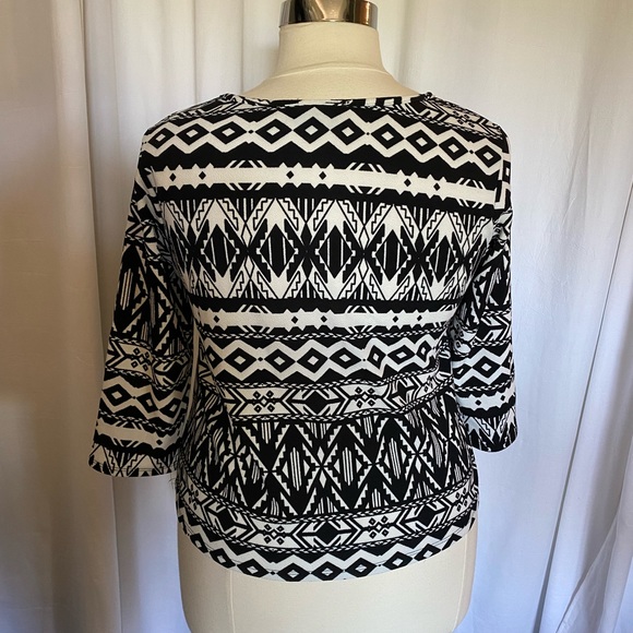 Black and White Print Top - Picture 3 of 4